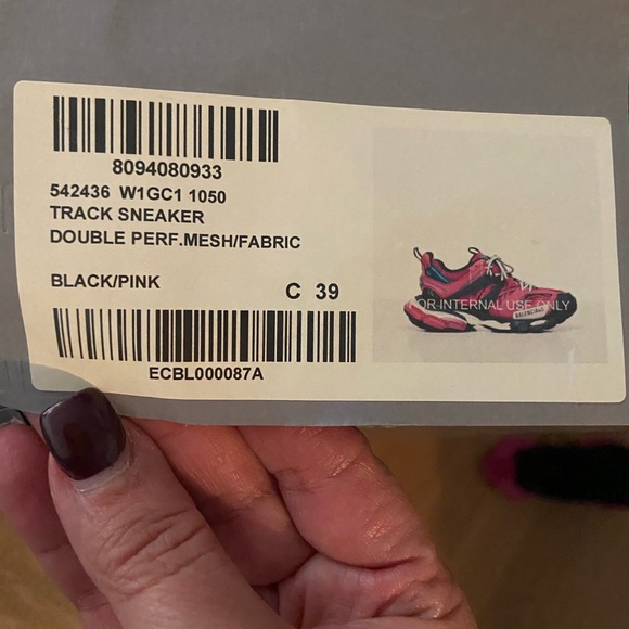 542436 W1GC1 1050
TRACK SNEAKER
DOUBLE PERF.MESH/FABRIC - Picture 8 of 10